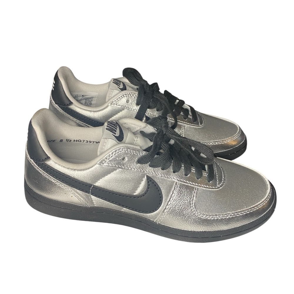 🖤 Women’s Nike Sneakers – Size 8.5 (Brand New)
